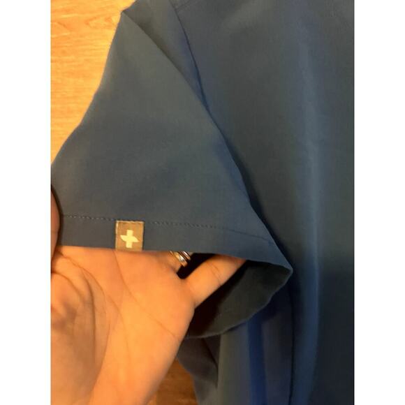 Figs Medical Top Shirt Blue Size Small V neck Short Sleeves Pocket - Picture 3 of 8